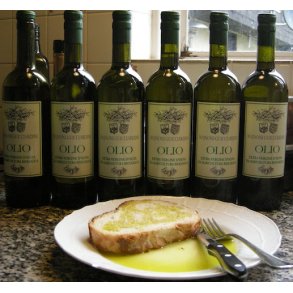 Olie, eddike, gavekarton, bøger vinkort, proptrækkere, vintasker