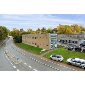 AFHENTNING FRA LAGERET CAMION