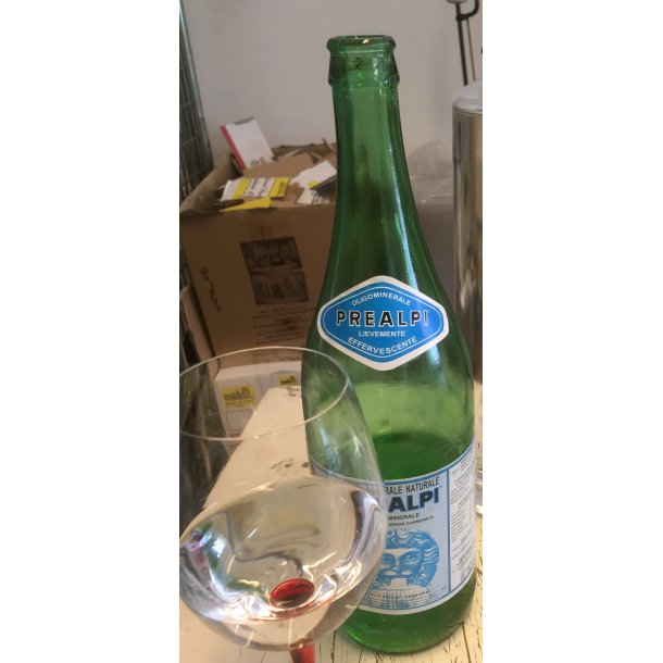 PREALPI: naturligt let perlende kildevand 92 cl. CICLO