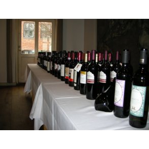 OM DE VINSMAGNINGER VI ARRANGERER DEGUS